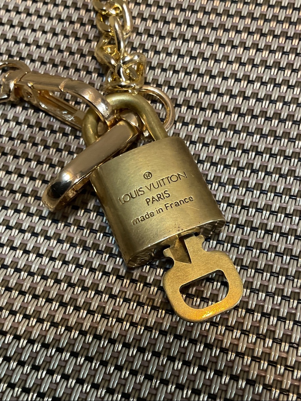 Louis Vuitton Gold-tone Padlock #321 with key and Necklace - Picture 4 of 5